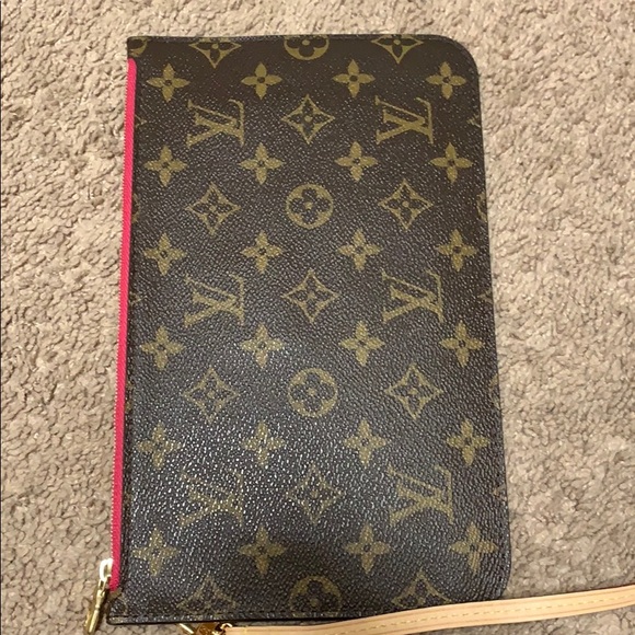 Louis Vuitton Wristlet brand new - Picture 2 of 5